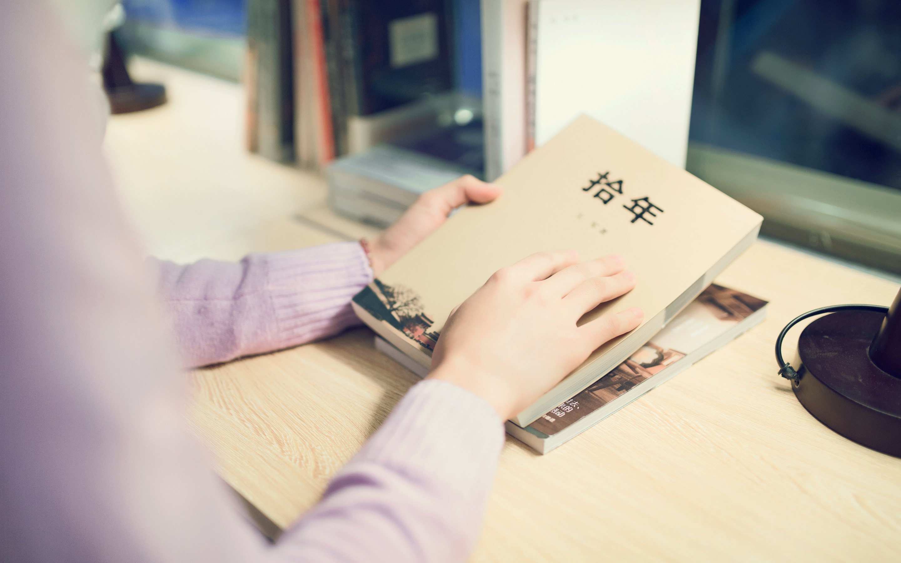 咖啡馆文艺小清新美女电脑壁纸图片