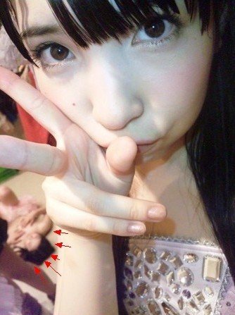 美女内涵图片：妹子的眼睛好大好亮