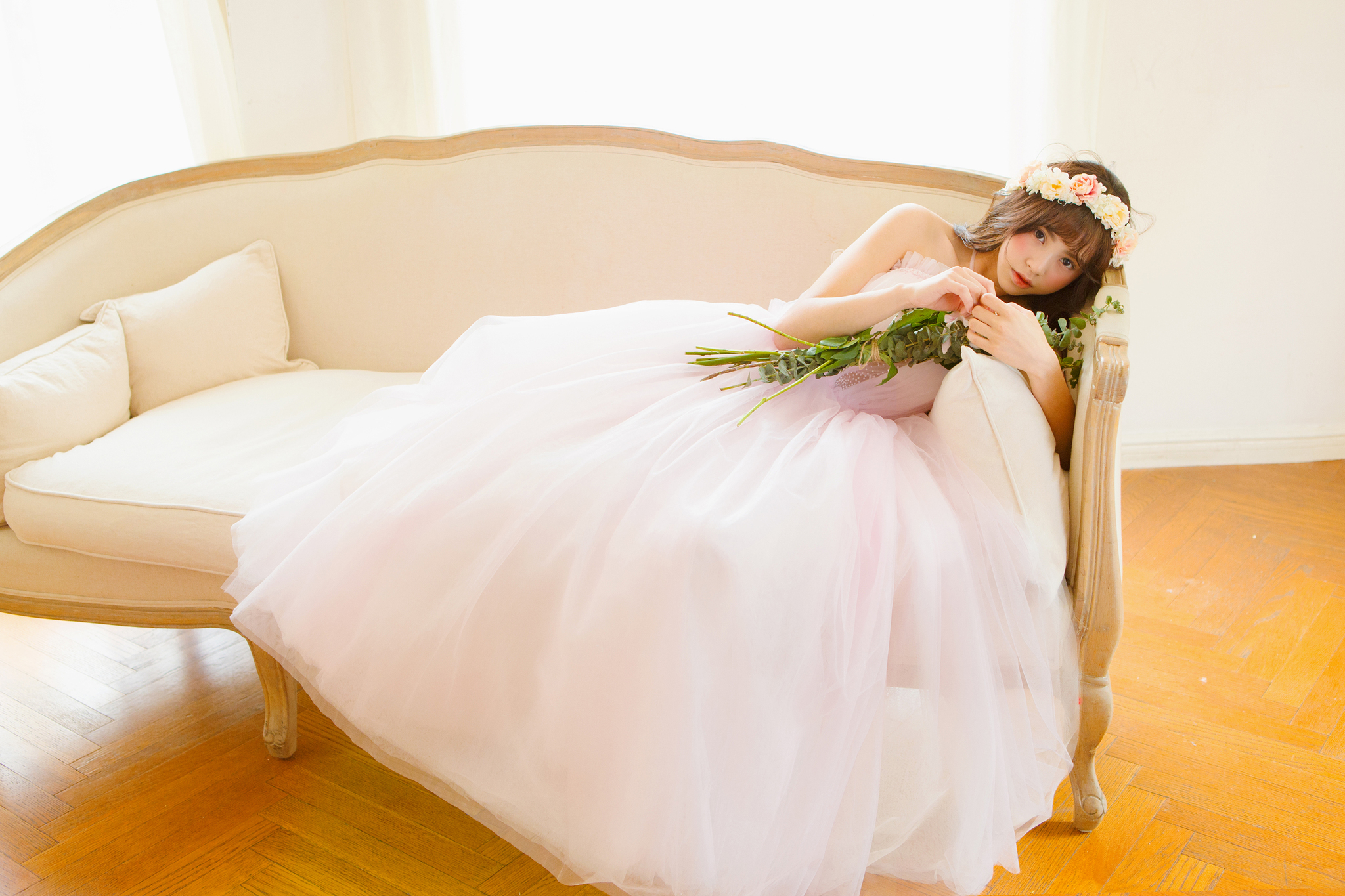 甜美少女婚纱摄影写真电脑桌面壁纸
