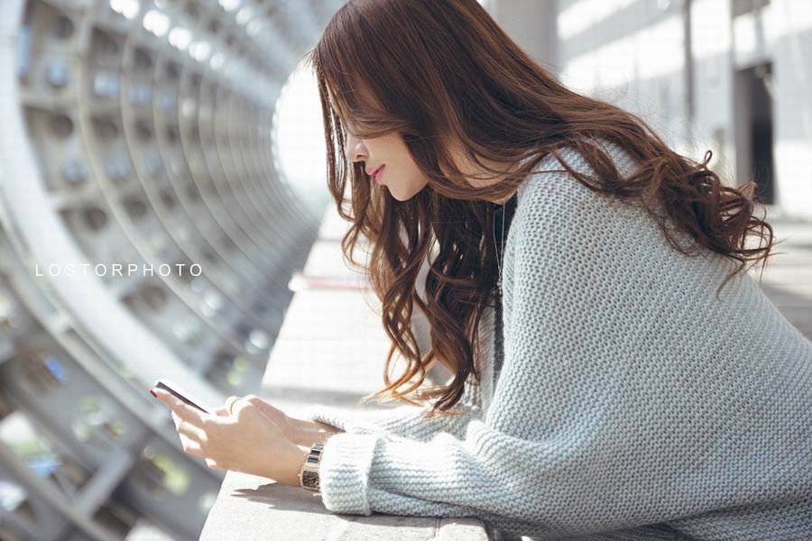 气质优雅美女街头清新写真