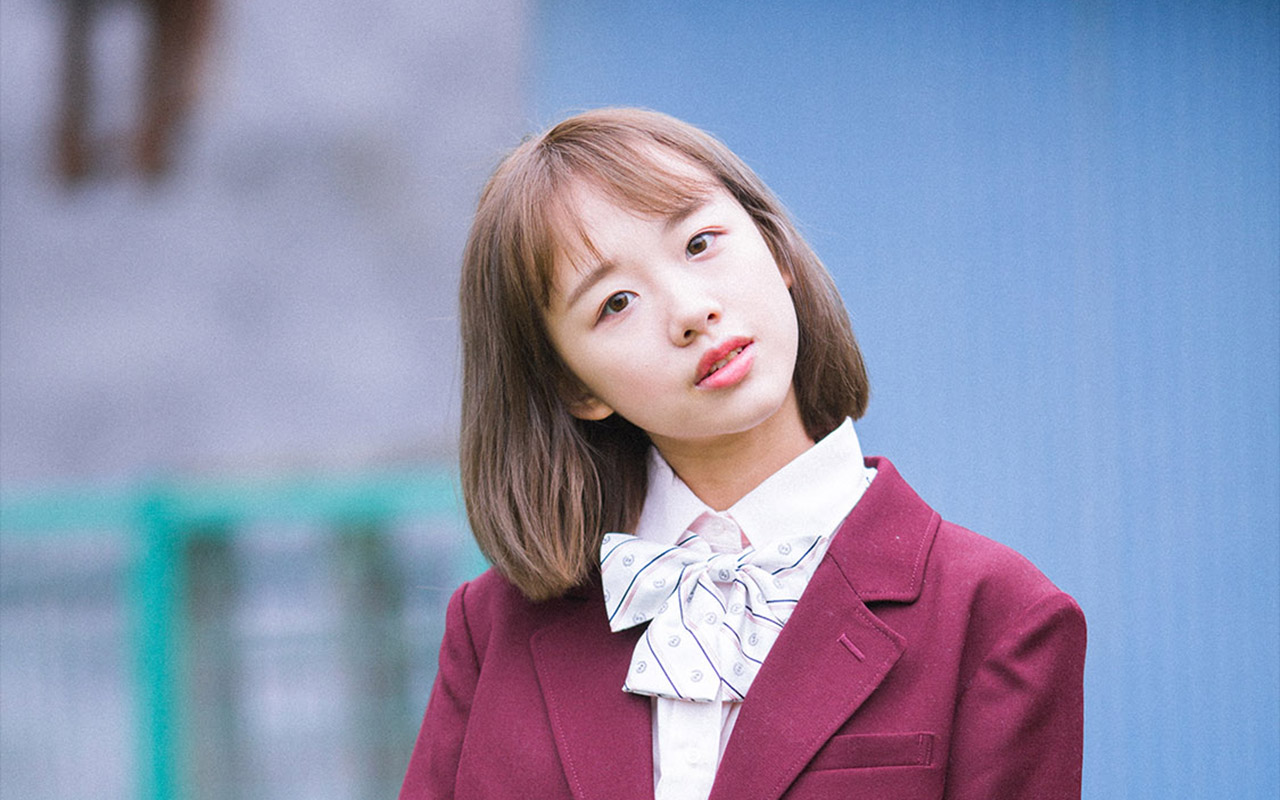 清新短发美女写真图片壁纸