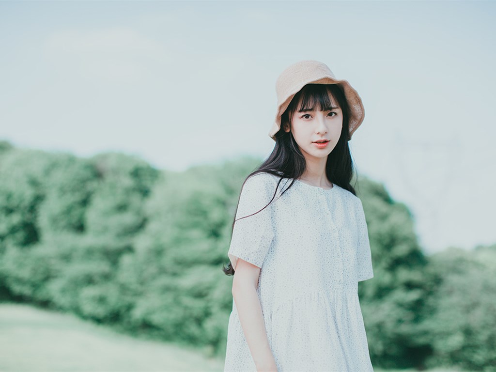 小清新气质美女户外唯美写真高清桌面壁纸