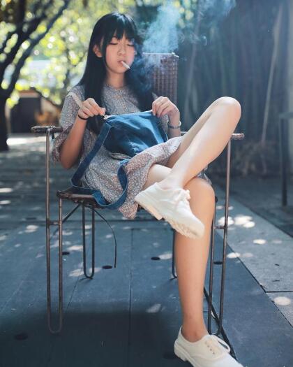 姐抽的不是寂寞美女搞笑图片