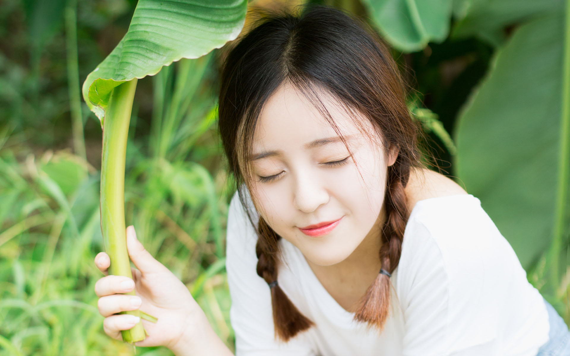 双马尾小清新美女户外写真图片桌面壁纸