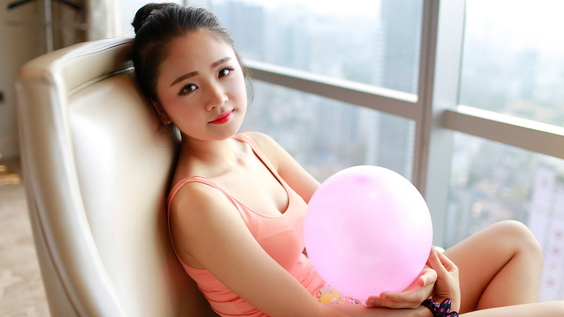 居家性感小美女桌面壁纸图片