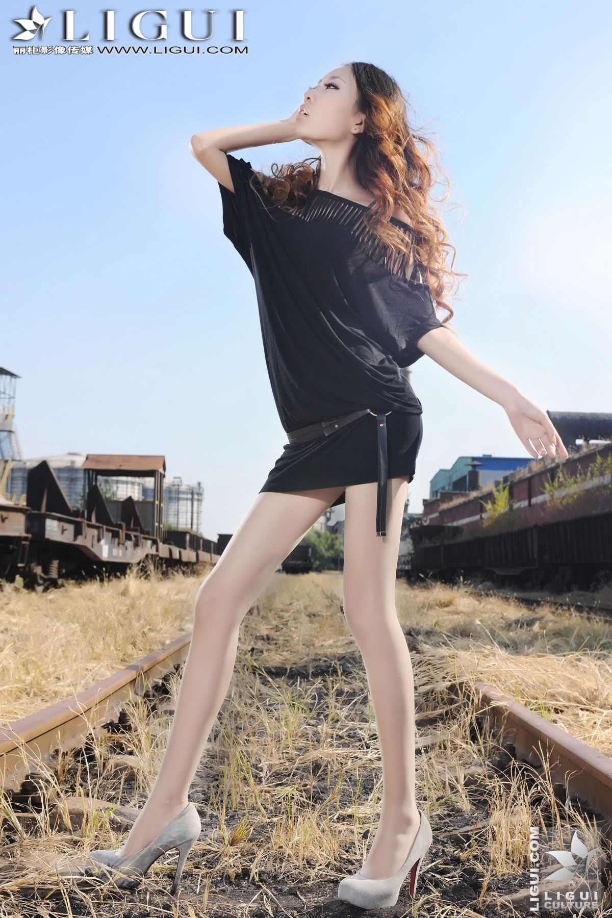 [Ligui]丽柜 2012.03.16 小镇火车站的美腿诱惑--文欣