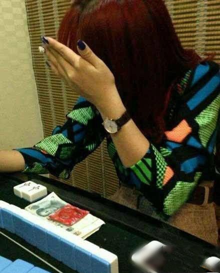 美女内涵图片：妹子的眼睛好大好亮