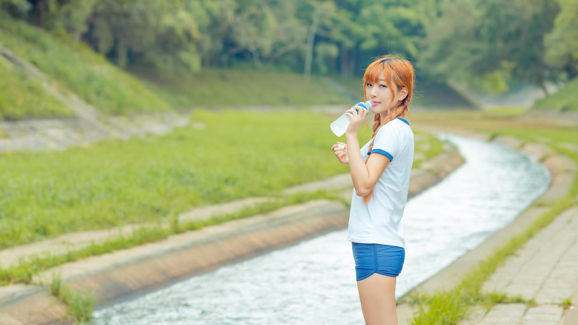 小清新少女高清户外摄影桌面壁纸图片