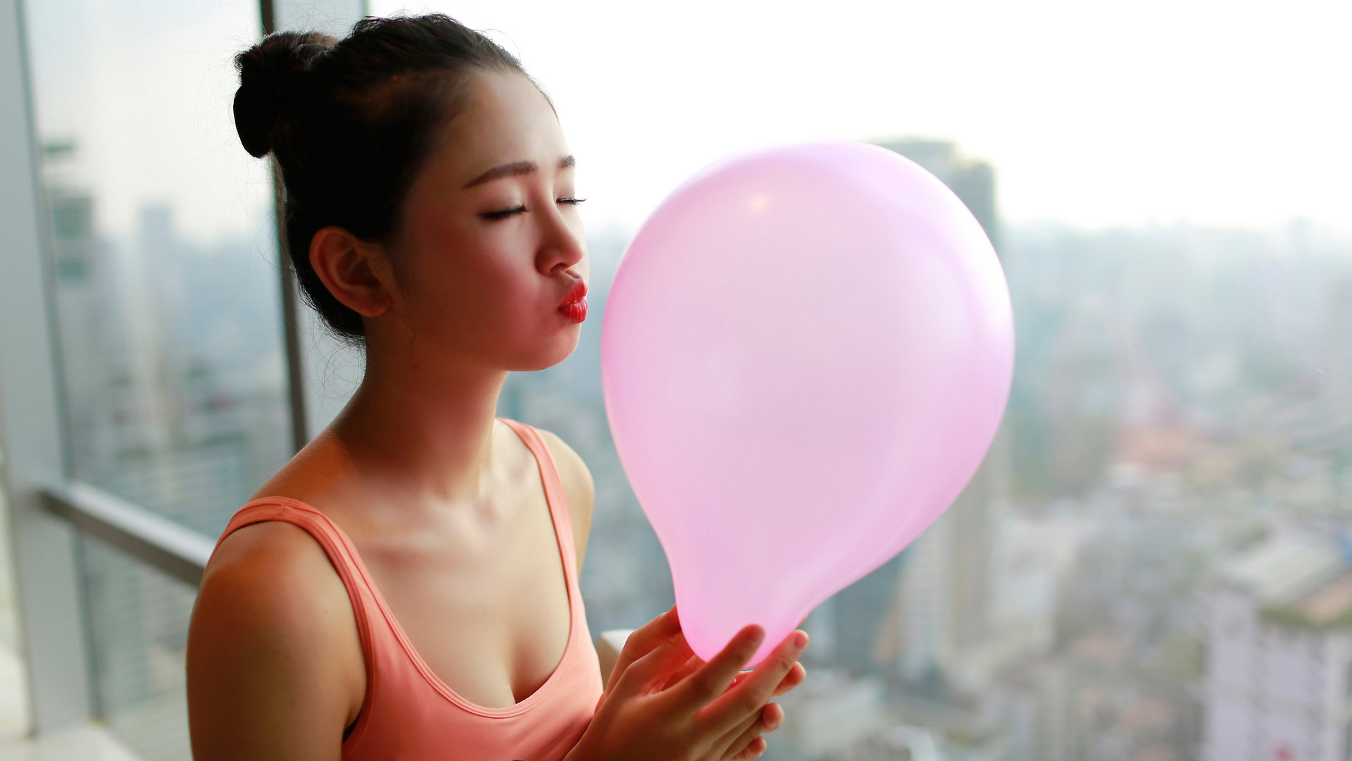 居家性感小美女桌面壁纸图片
