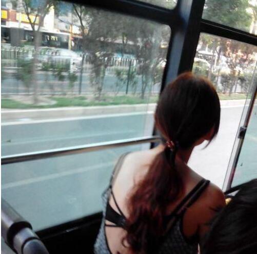 公交车美女邪恶内涵图片