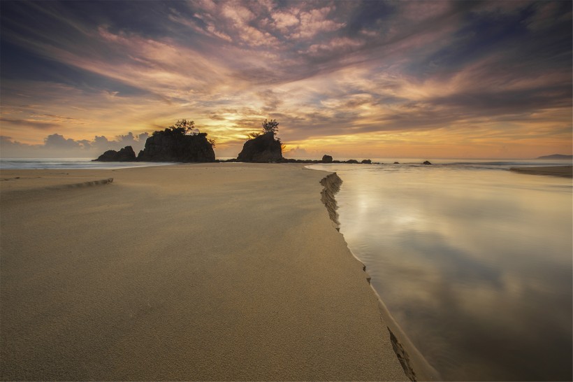美如画的海边朝阳与夕阳图片