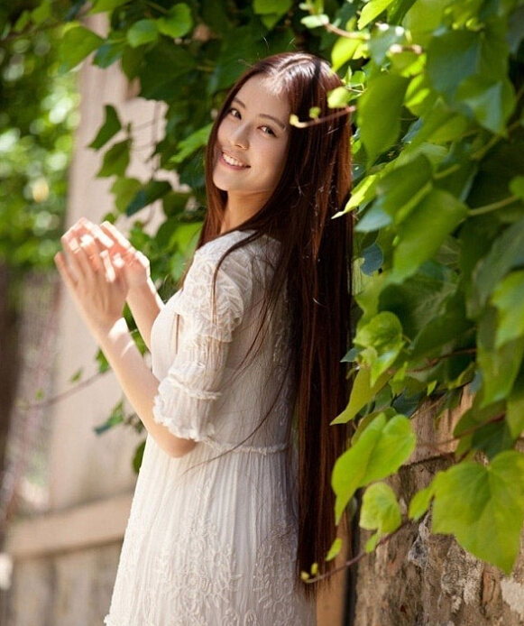 时尚有气质的女生长直发发型图片大全