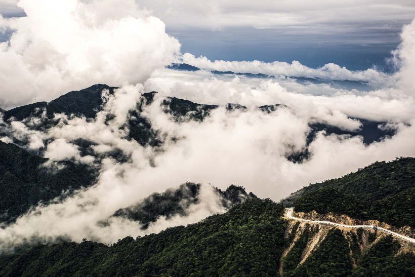 高山上美丽的云海图片