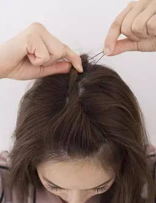 怎么把刘海编上去甜美好看图解
