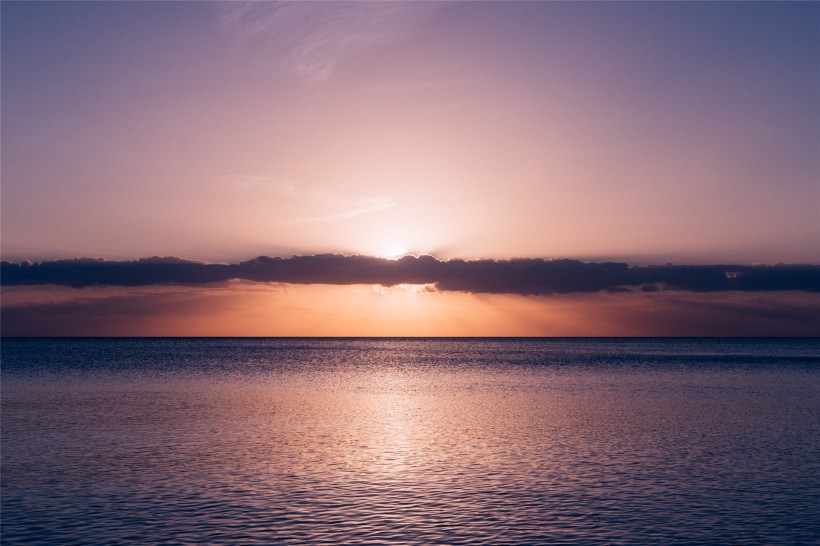 美如画的海边朝阳与夕阳图片