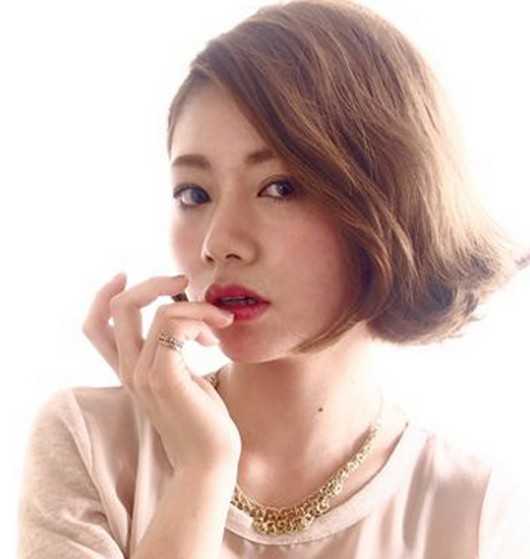 女生可爱短卷发发型图片最流行