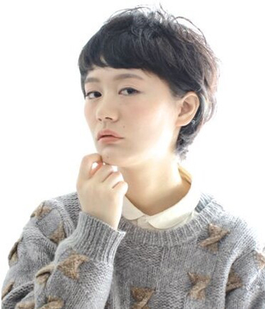 女生棕色短发图片正流行