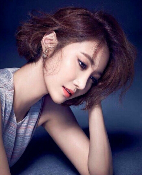 清新好看的女生短碎发发型图片