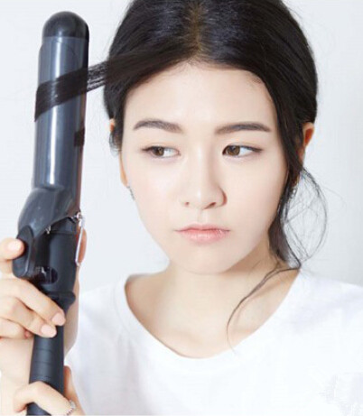 女生中分低马尾怎么扎好看图解教程