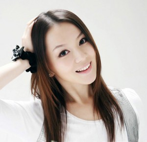 清爽女生离子烫长直发图片