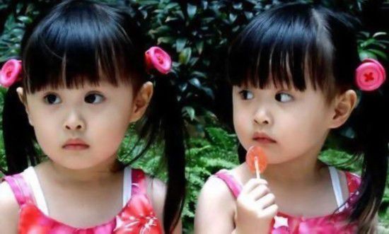 台湾双胞胎姐妹花齐刘海发型美照