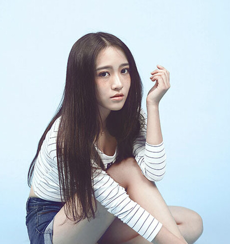 女生清新长直发发型图片精选