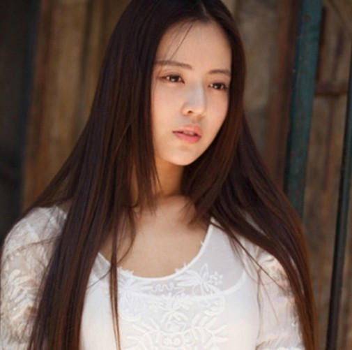 女生甜美长直发刘海发型图片合辑