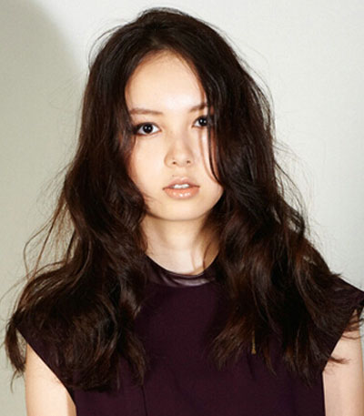 女生中长发烫什么卷好看图片
