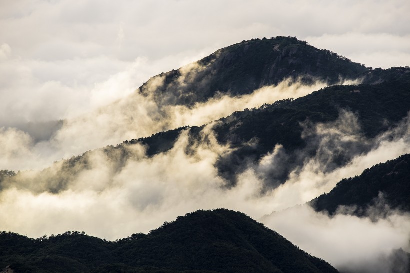 高山上美丽的云海图片