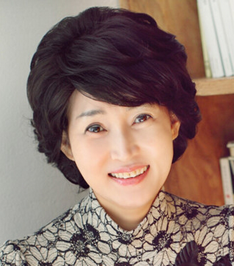女人短发烫发发型图片优雅减龄