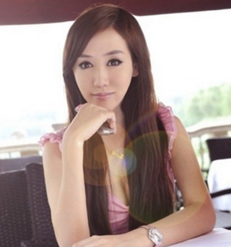 最新女生长直发发型图片精选