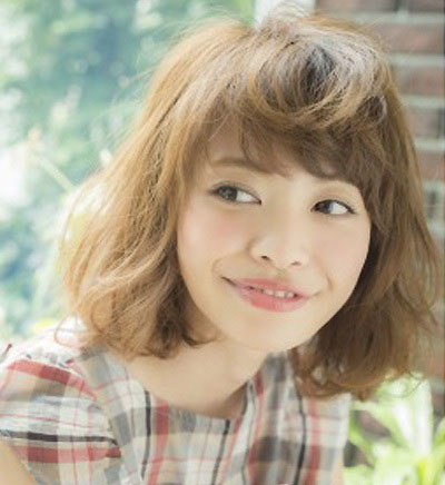 女生中短发烫发发型小卷图片